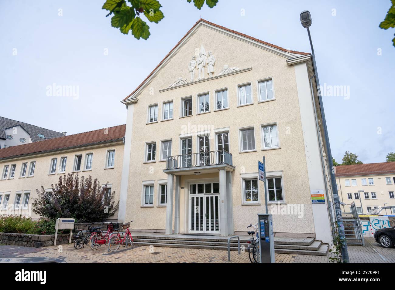 Rostock, Germany. 25th Sep, 2024. A hall of residence of the Rostock-Wismar student union in St.-Georg-Straße. Credit: Stefan Sauer/dpa/Alamy Live News Stock Photo