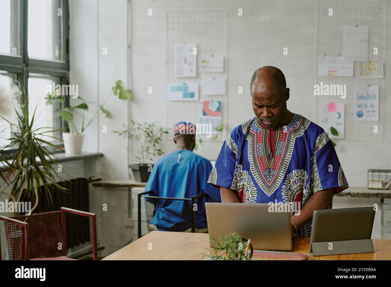 African american mature man hi-res stock photography and images - Alamy