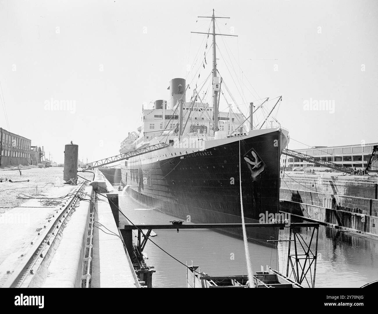 GIANT RIVALS FOR BRITAIN'S ' QUEEN'S ' RETURNS TO NORTH ATLANTIC The ...
