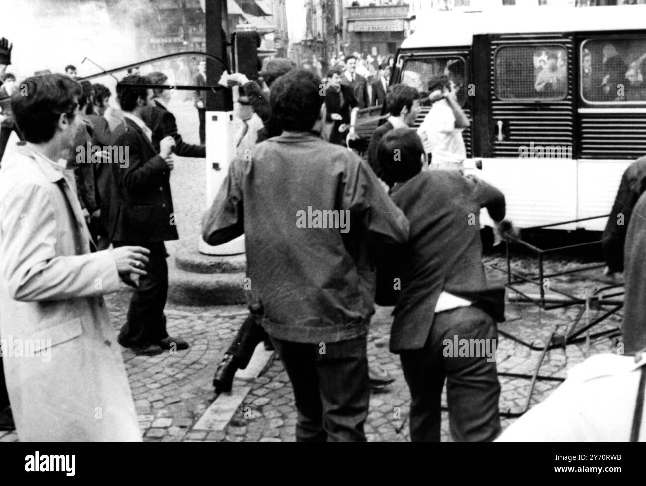 STUDENTS CLASH WITH POLICE IN PARISRioting students hurl all kind of ...
