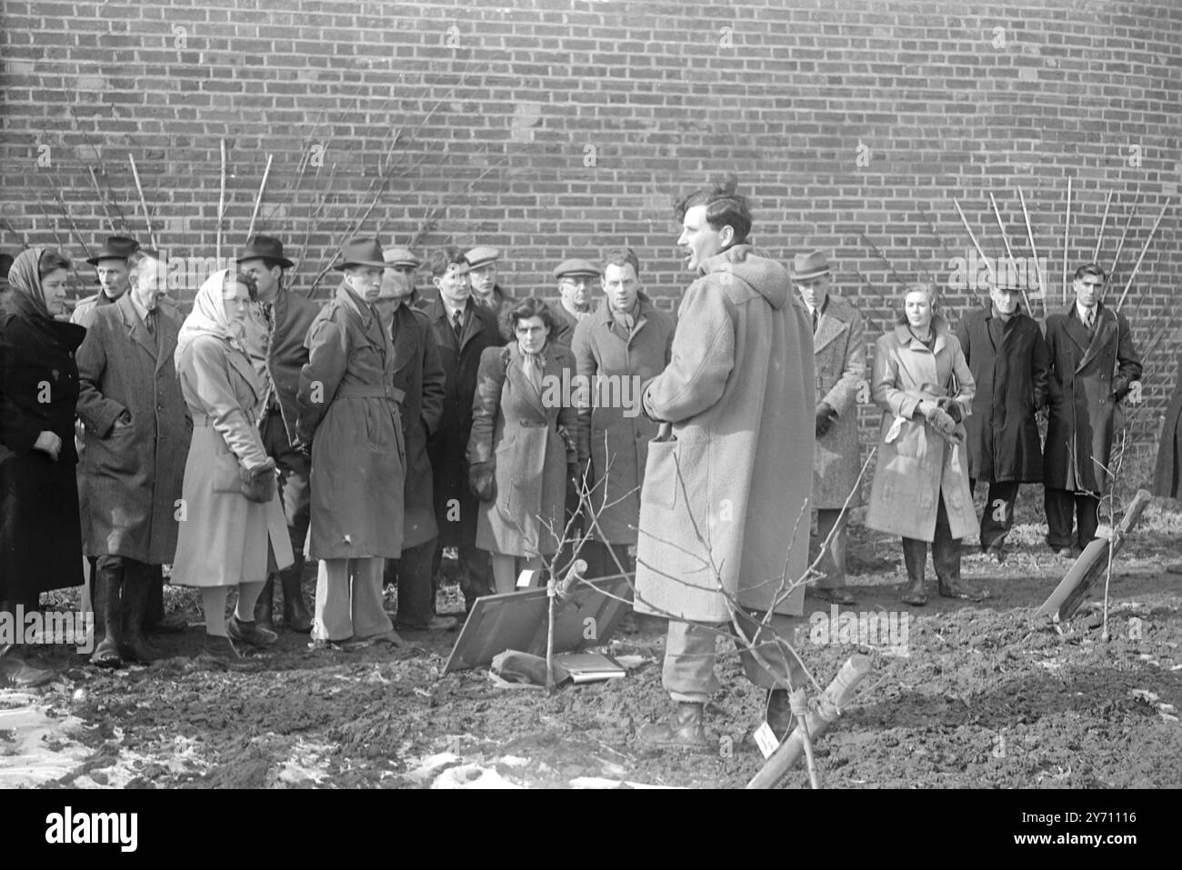 East Malling Research station open day . Dr . B.G. Levi - Planning ...