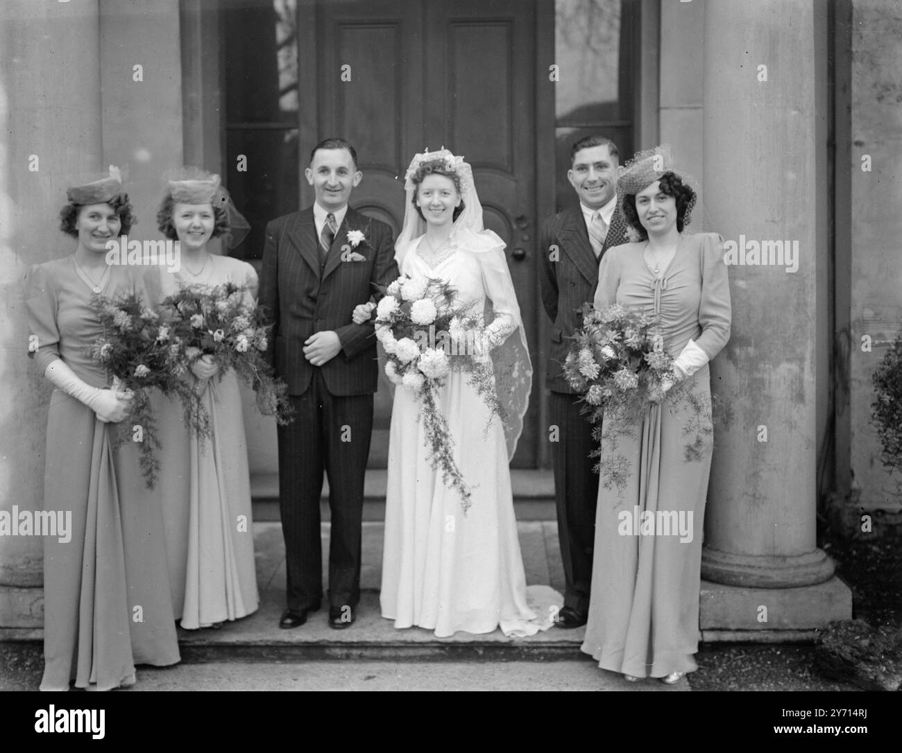 Bride and bridesmaids 1940s hi-res stock photography and images - Alamy Bride and bridesmaids 1940s hi-res stock photography and images - Alamy