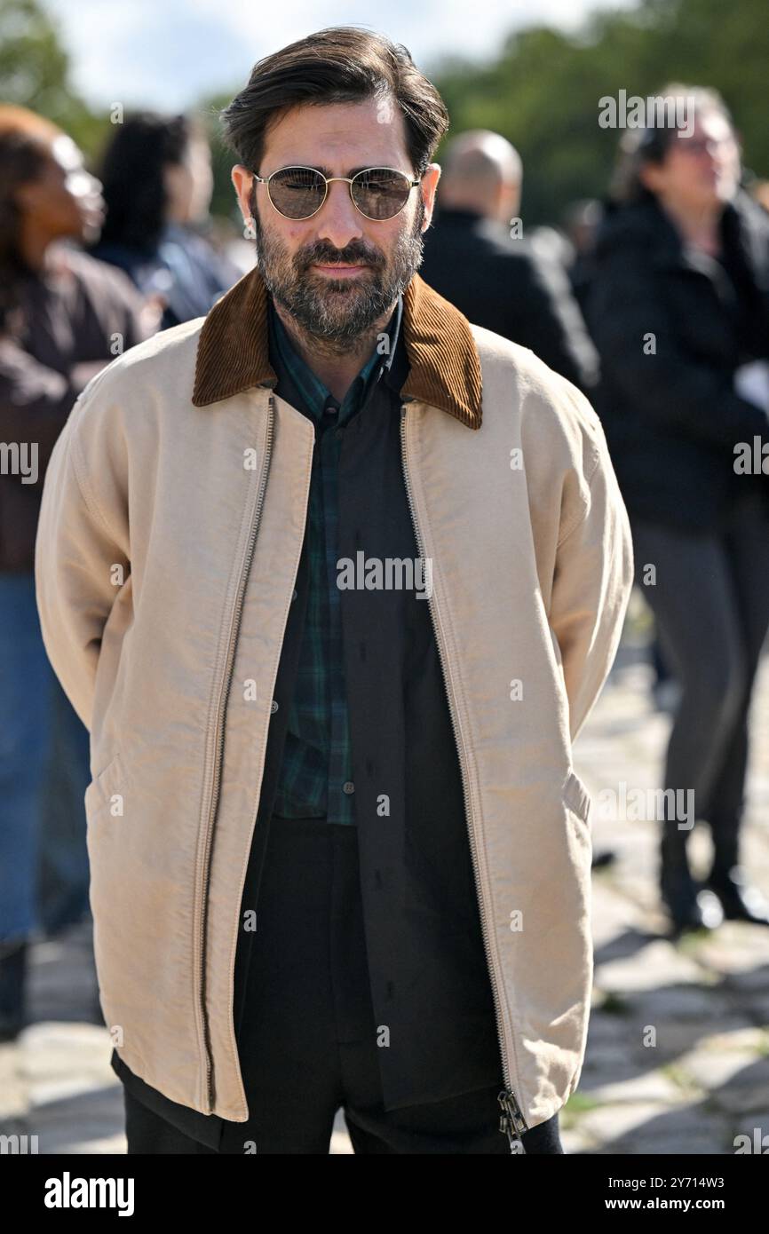 Paris, France. 27th Sep, 2024. Jason Schwartzman arriving at the Loewe show  during Paris Fashion Week in Paris, France on September 27, 2024. Photo by  Julien Reynaud/APS-Medias/ABACAPRESS.COM Credit: Abaca Press/Alamy Live News, image size:866x1390