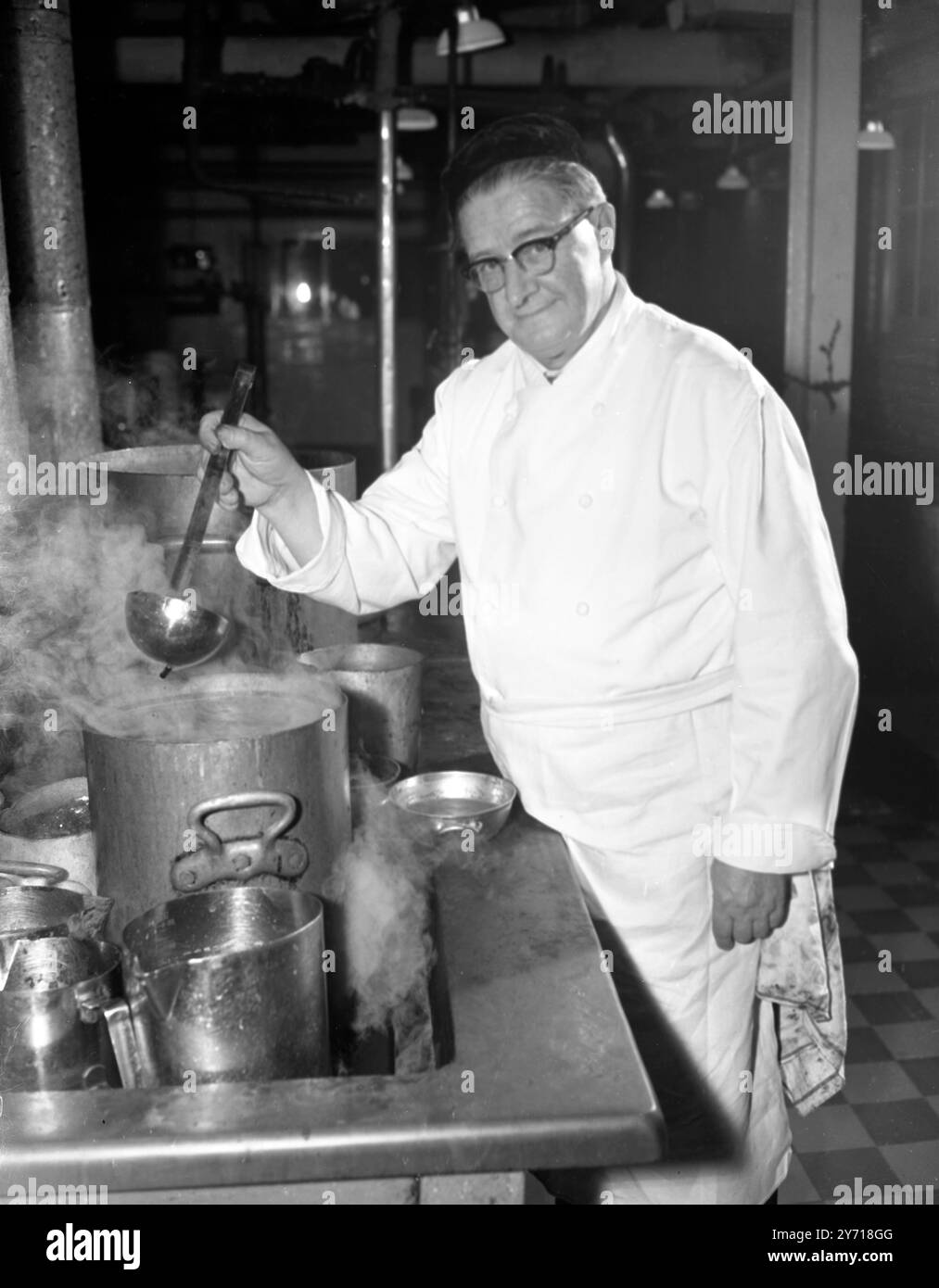 Arthur Moss , the head chef of the Simpsons Restaurant in The Strand , London 16 November 1960 Stock Photo