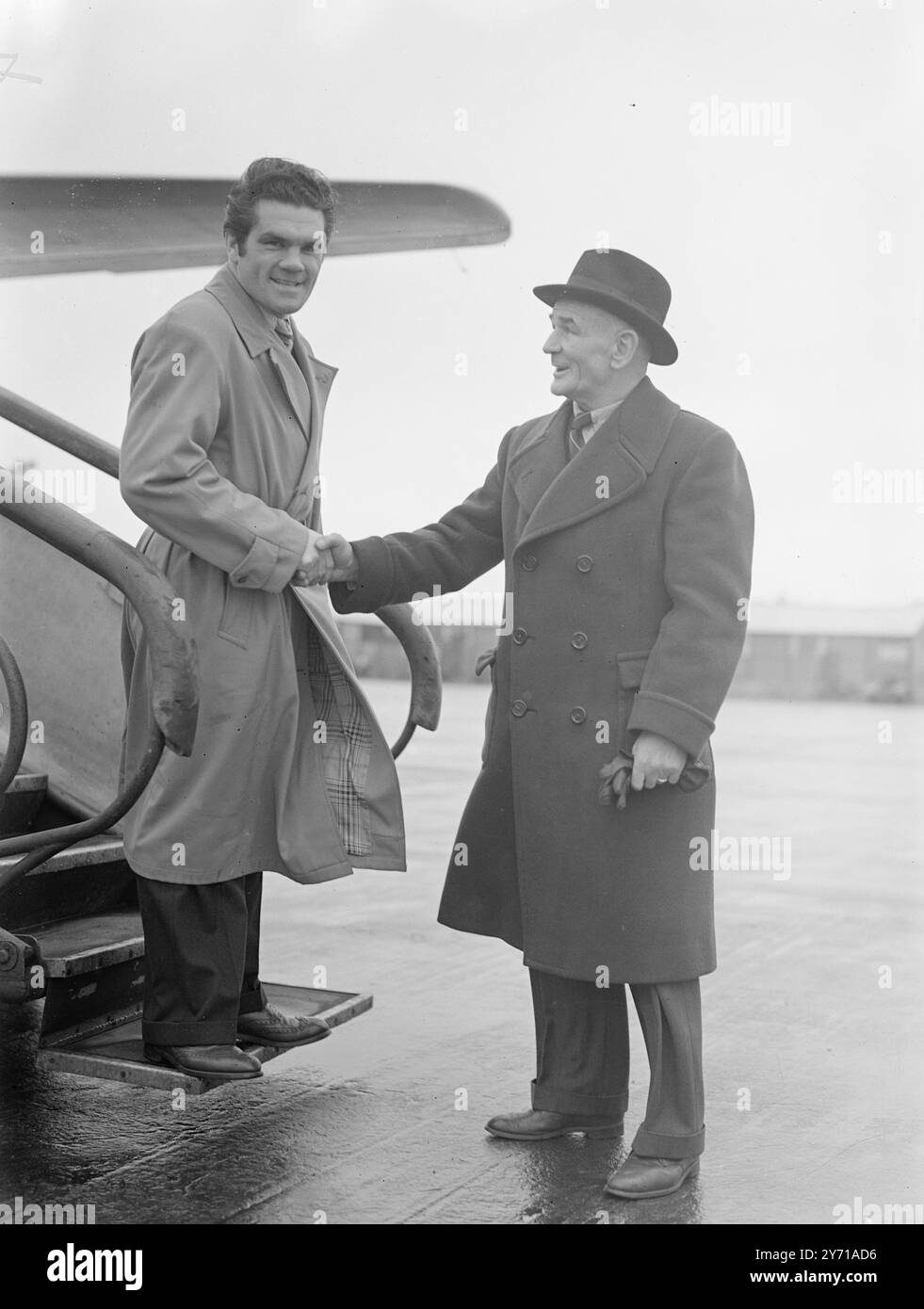 BOXER&rsquo;S ' BUSMAN&rsquo;S HOLIDAY ' World light - weight champion FREDDIE 