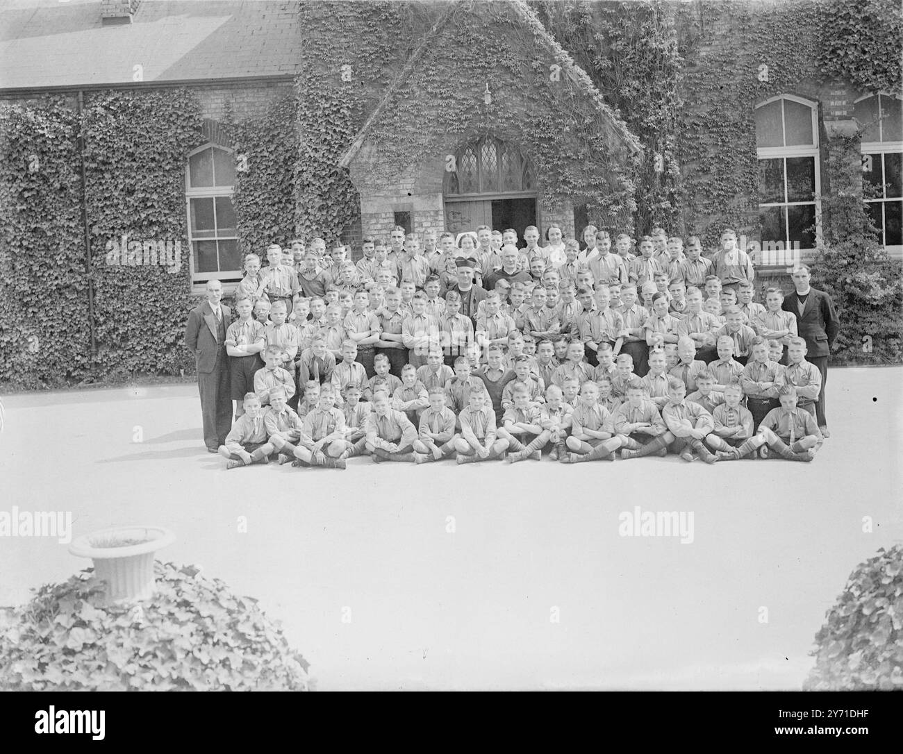1950 school building hi-res stock photography and images - Alamy