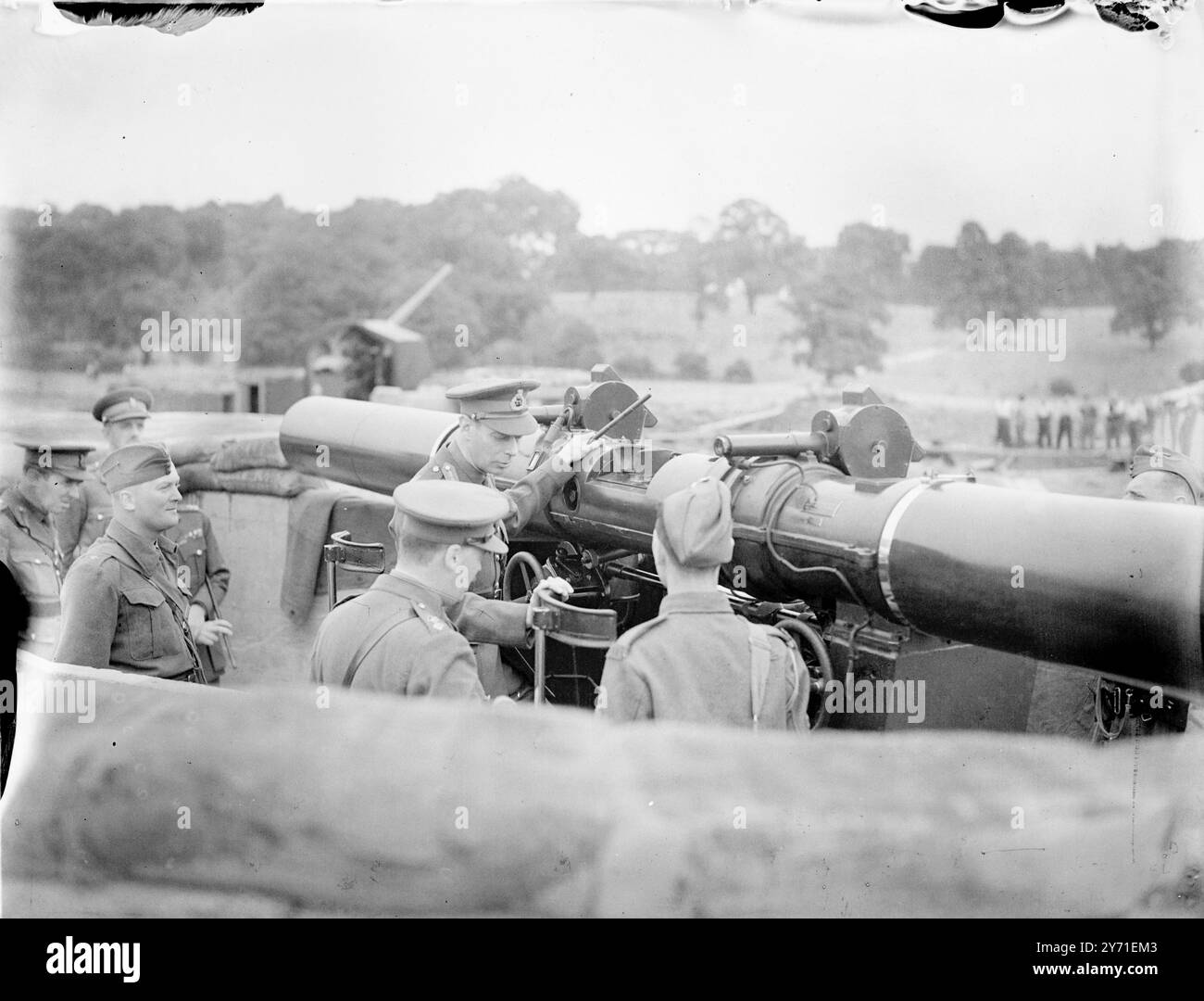 Many Searchlight King George VI visited many searchlight units , listening posts and gun ...