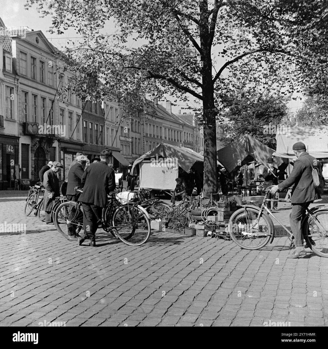 Black market second world war Black and White Stock Photos & Images - Alamy