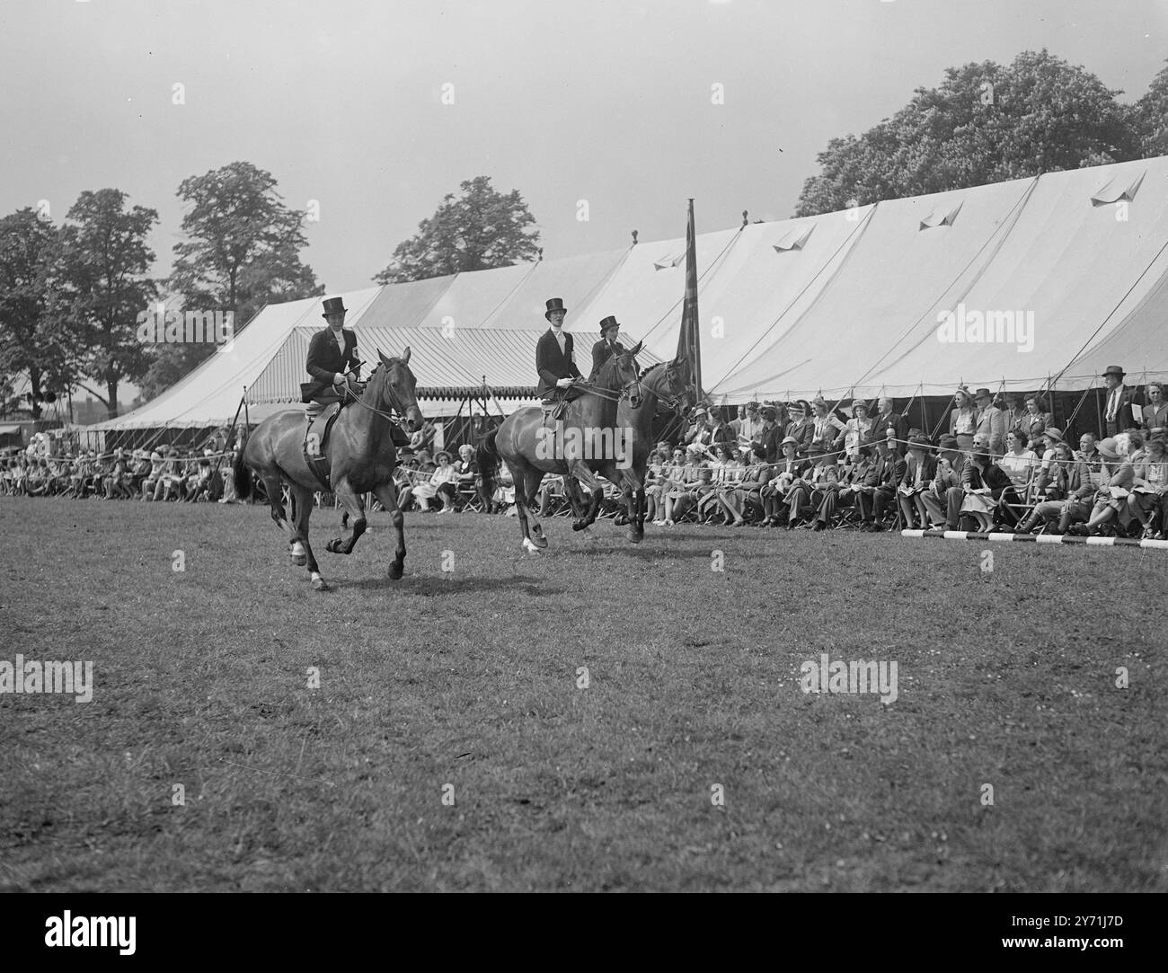 ROYAL WINDSOR HORSE SHOW OPENS The world-famous ROYAL WINDSOR HORSE ...