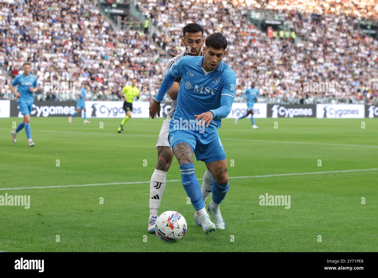 Turin, Italy. 21st Sep, 2024. Mathias Olivera of SSC Napoli and Nico Gonzalez of Juventus during the Serie A match at Allianz Stadium, Turin. Picture credit should read: Jonathan Moscrop/Sportimage Credit: Sportimage Ltd/Alamy Live News Stock Photo