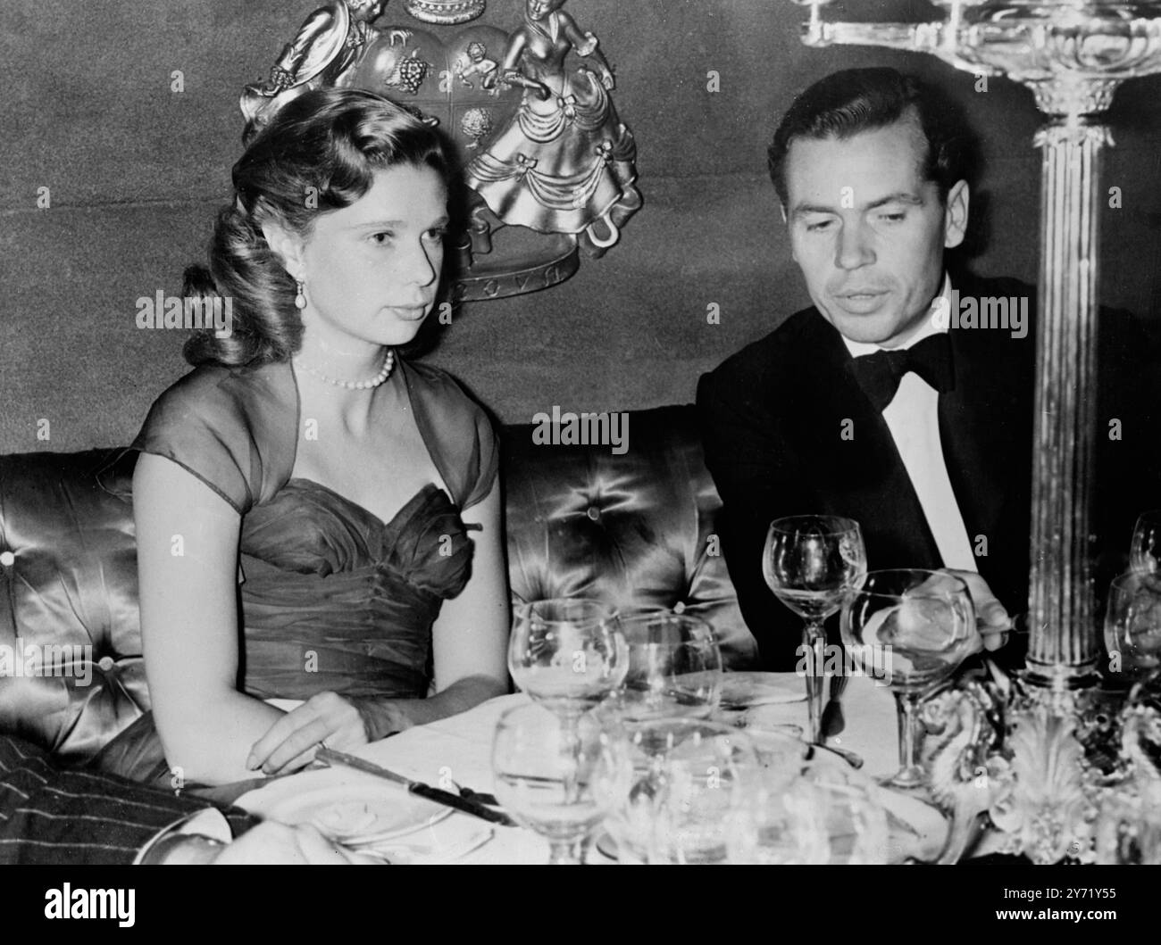 Lady Melchett , who wears an emerald green dinner gown , at a party to  celebrate her birthday held at the Casanova Club , Grosvenor Street ,  London 7 September 1954 Stock Photo - Alamy