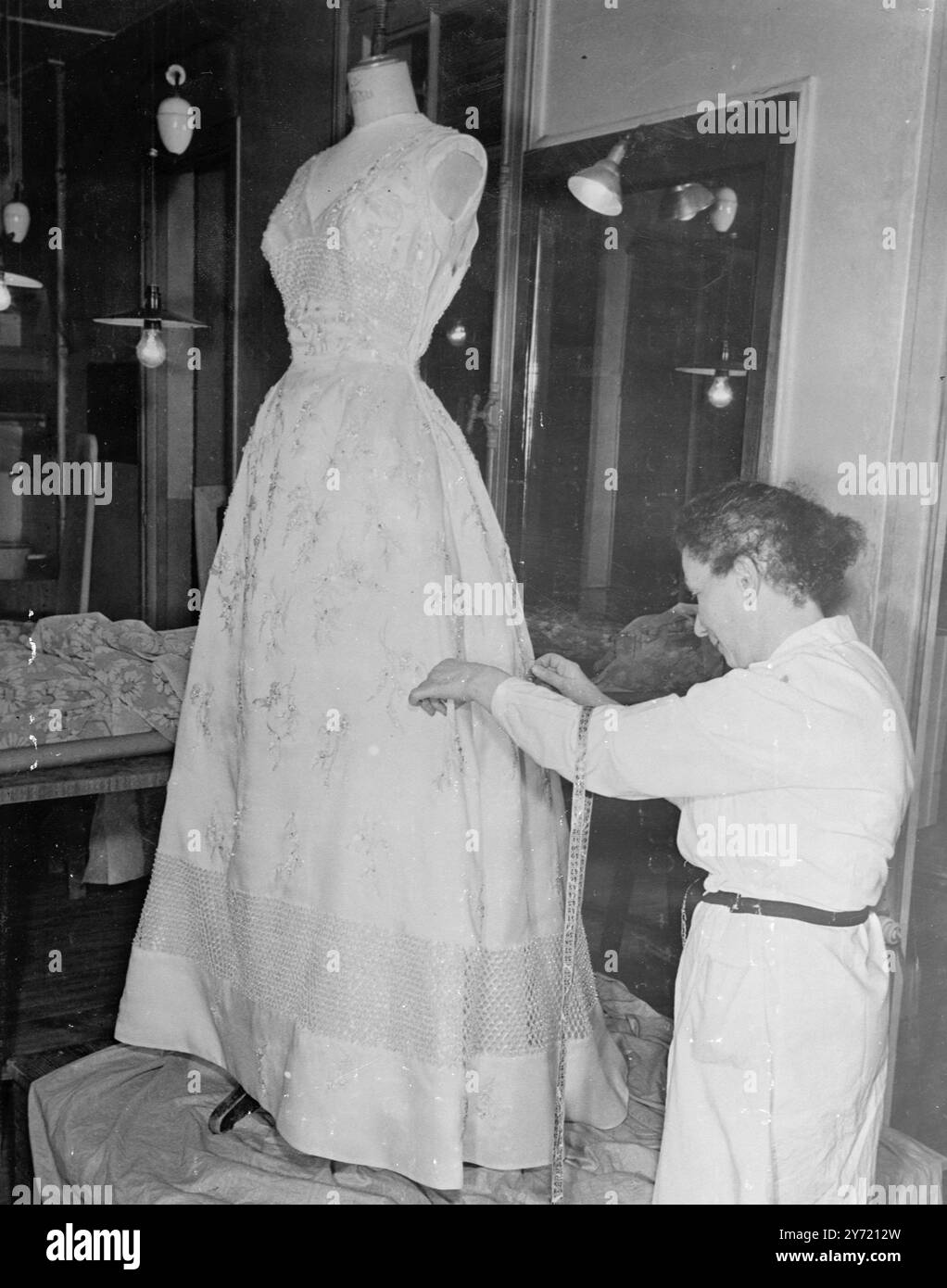 Grace kelly ball gown 2025