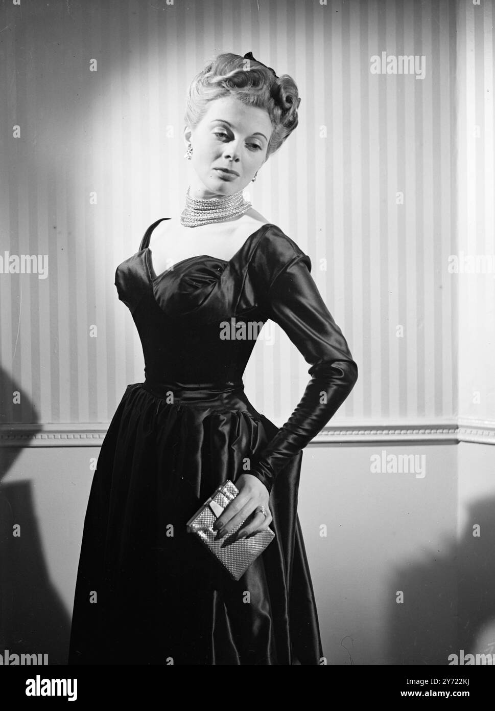1940s fashion model woman hi-res stock photography and images - Alamy