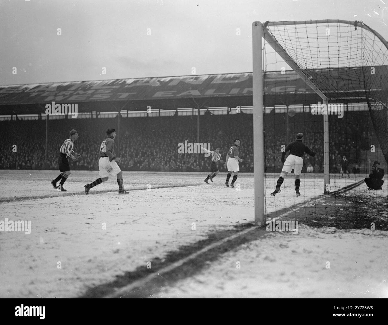 Football: Brentford v. Plymouth.   Brentford were at home to Plymouth in Second Division fixture at griffin park, Brentford, this afternoon (Saturday).        21 February 1948. Stock Photo