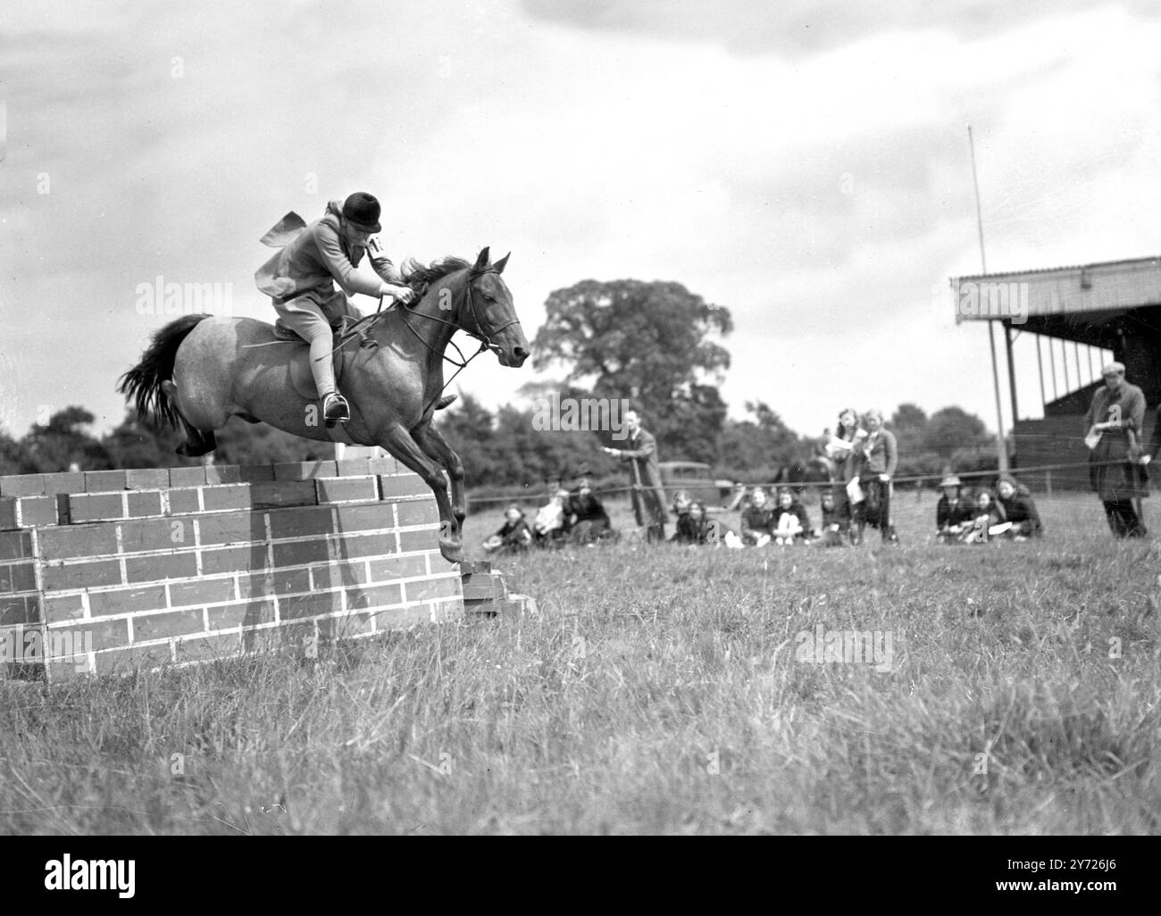 Sidcup Horse Show - a determined young competitor jumps the wall in the show-jumping competition. Summer 1940 Stock Photo