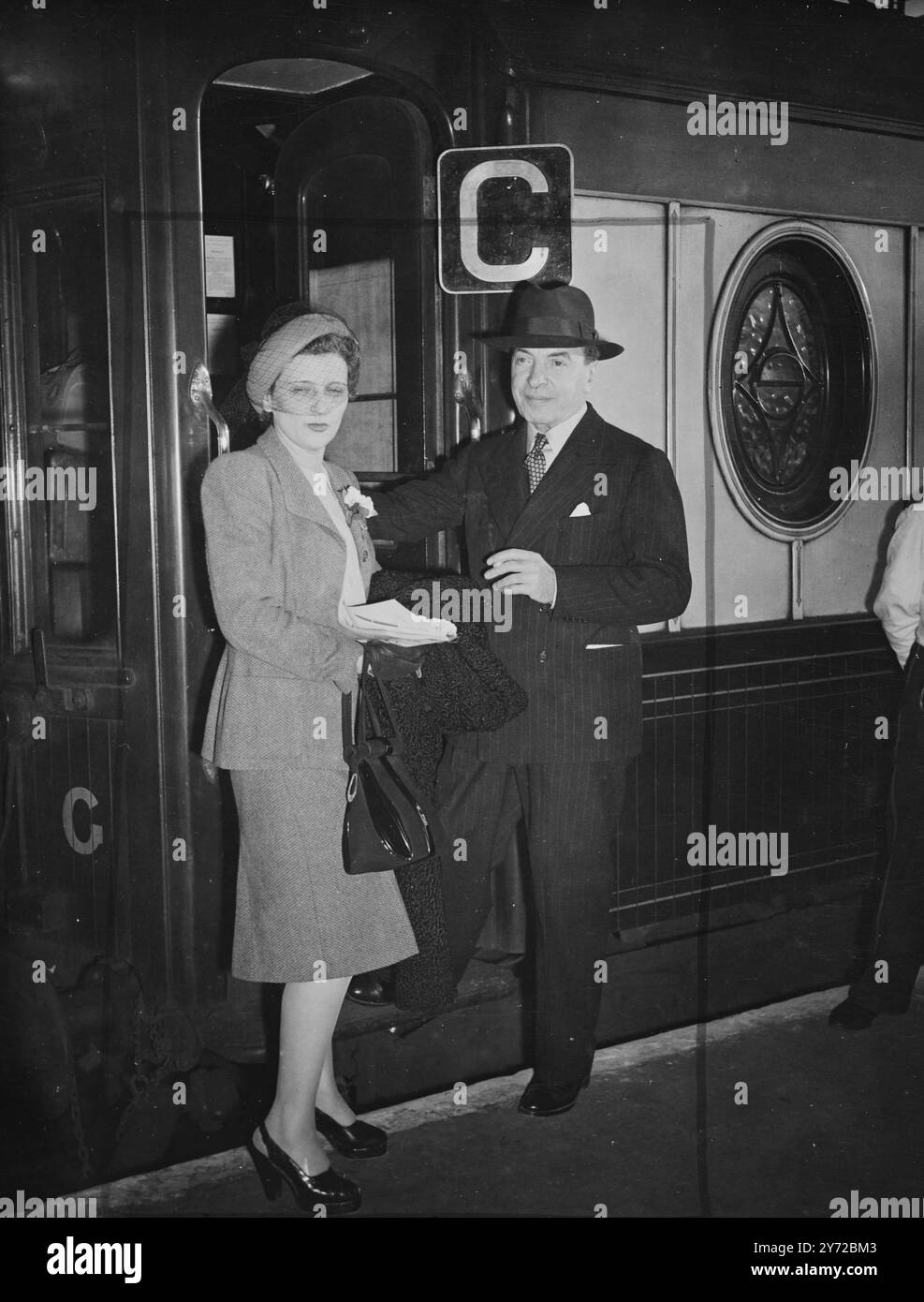 Moiseiwitsch leaves for America. The world-famous concert pianist Benno Moiseiwitsch, accompanied by his wife, boarded the 'Queen Elizabeth' boat train for Southampton at Waterloo Station to the (Saturday). The 'Queen Elizabeth' leaves for New York tomorrow.  Photo shows, the Moiseiwitschs , pictured at Waterloo  Station today (Saturday) before the boat train left.  25 October 1947 Stock Photo