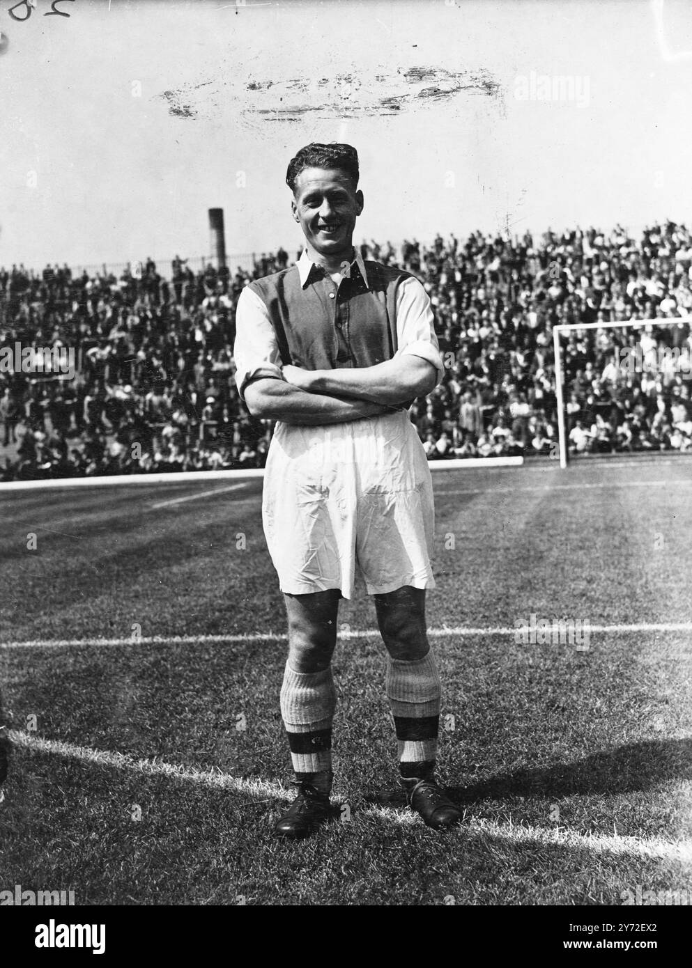 Reds versus Whites at Highbury. A large crowd packed into the Arsenal Stadium, Highbury, this afternoon to watch a match between the Arsenal 1st and 2nd teams. Playing in Arsenal colours for the first time was Archie Macaulay, half back, and Scottish International from Brentford, who is expected to do big things in football this coming season.  Picture shows, a close up of Arsenal's new player, Archie Macaulay, pictured at Highbury this afternoon, Saturday.  9 August 1947 Stock Photo