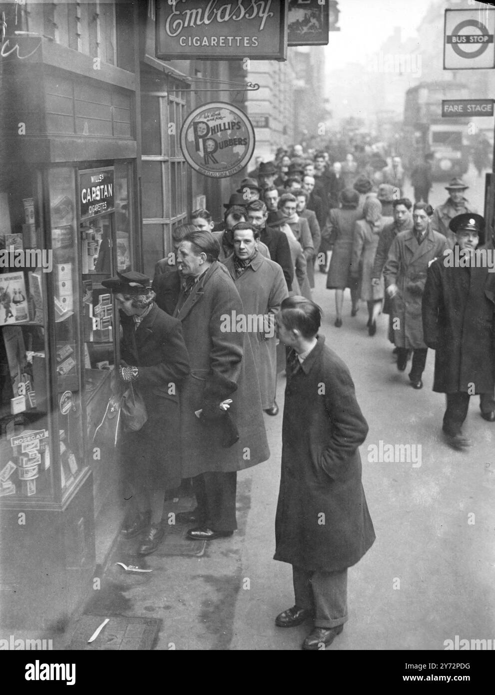 Long, long trial. The arrival of cigarettes at this Fleet Street kiosk this morning (Thursday) brought this queue which seemed stretched out of sight. The 'No Cigarettes' sign is predicted to go up soon and stay out for a long time, as fuel cards have caused a large number of leading manufacturers to close down.  13 November 1947 Stock Photo
