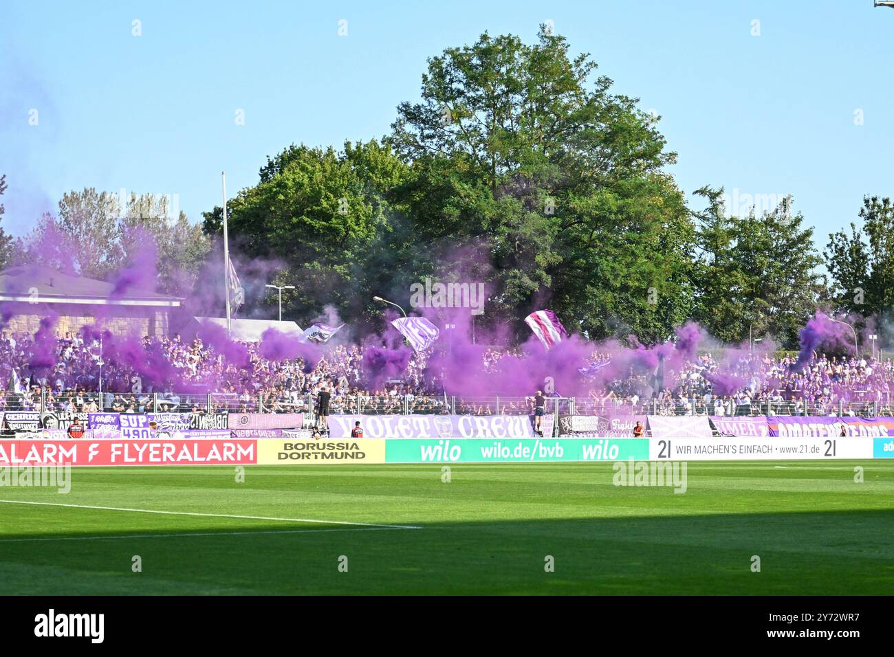 Erde im feuer hi-res stock photography and images - Alamy