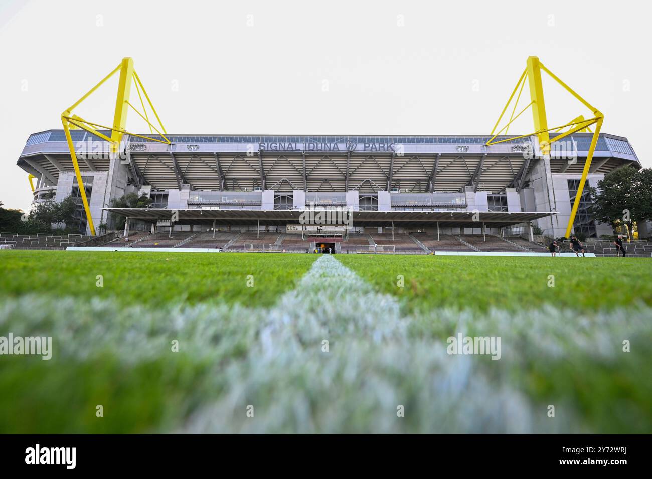 Stadion rote erde hi-res stock photography and images - Alamy