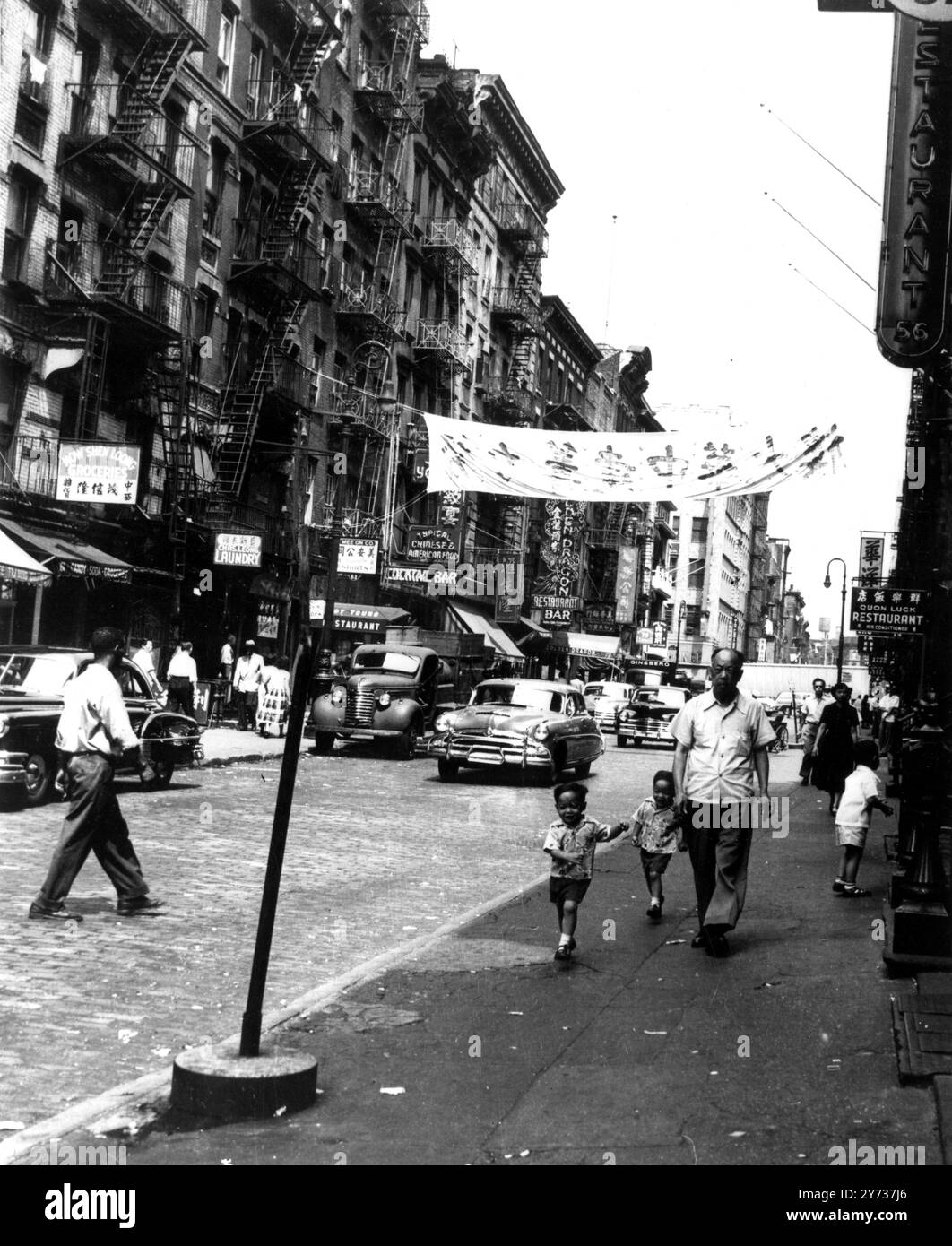 1950s new york restaurant Black and White Stock Photos & Images - Alamy