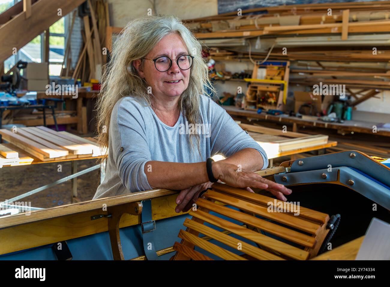 Boat builder Ursula Latus in her workshop in Peenemünde. Fährstraße, Usedom-Nord, Mecklenburg-Vorpommern, Germany Stock Photo