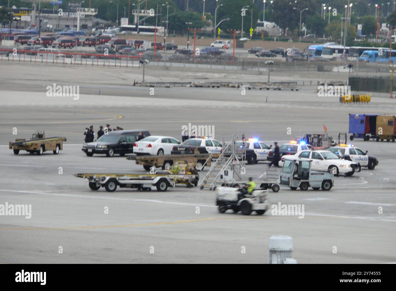 Police officers patrol airport hi-res stock photography and images - Alamy