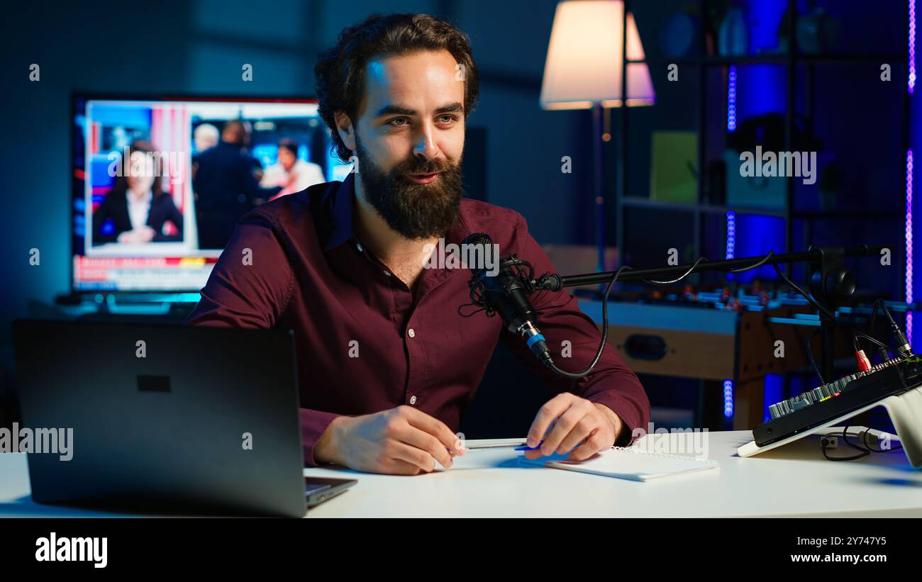 Smiling media star arriving in hi-res stock photography and images - Alamy