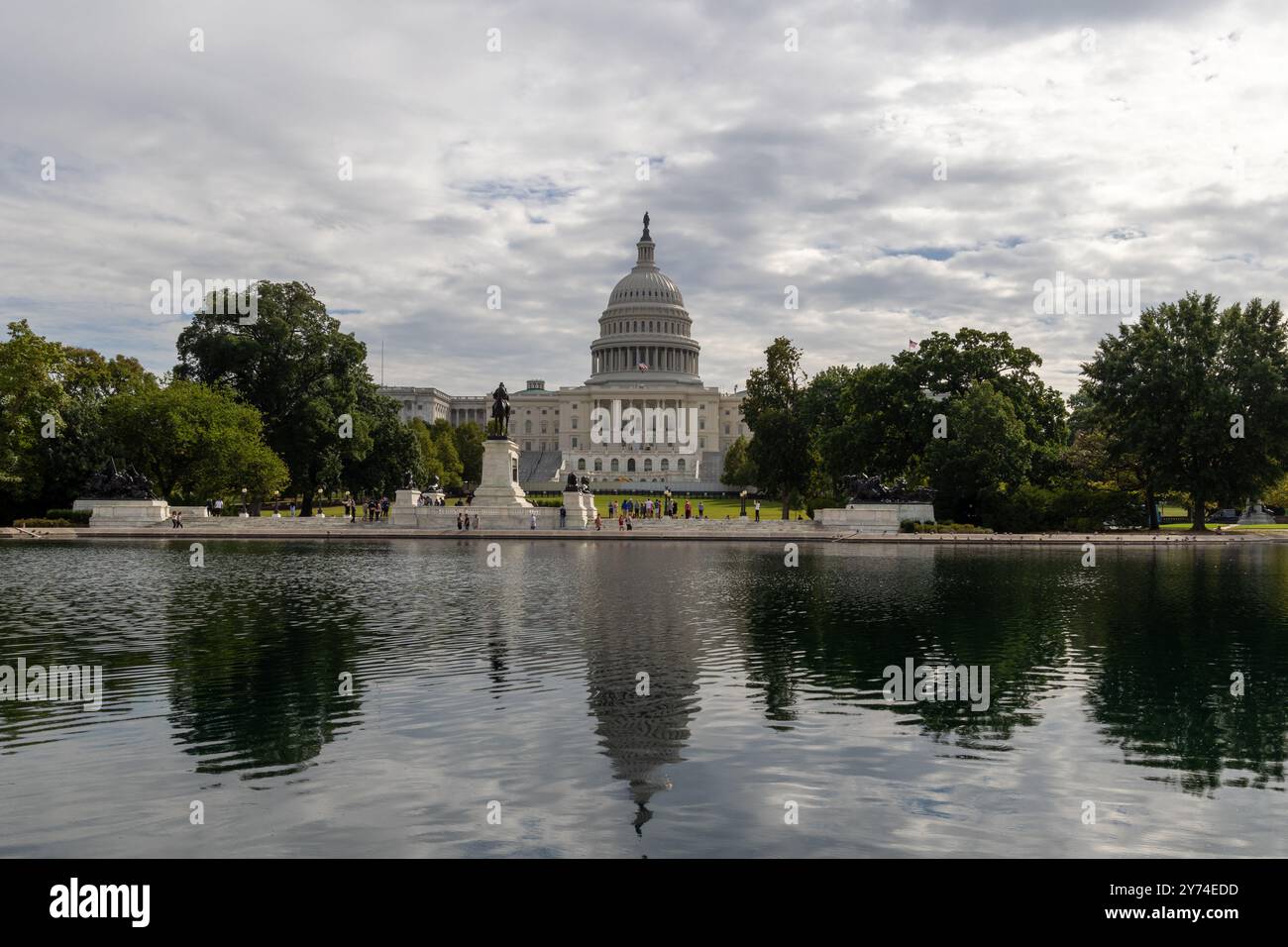 US Capitol building under cloudy skies Stock Photo - Alamy