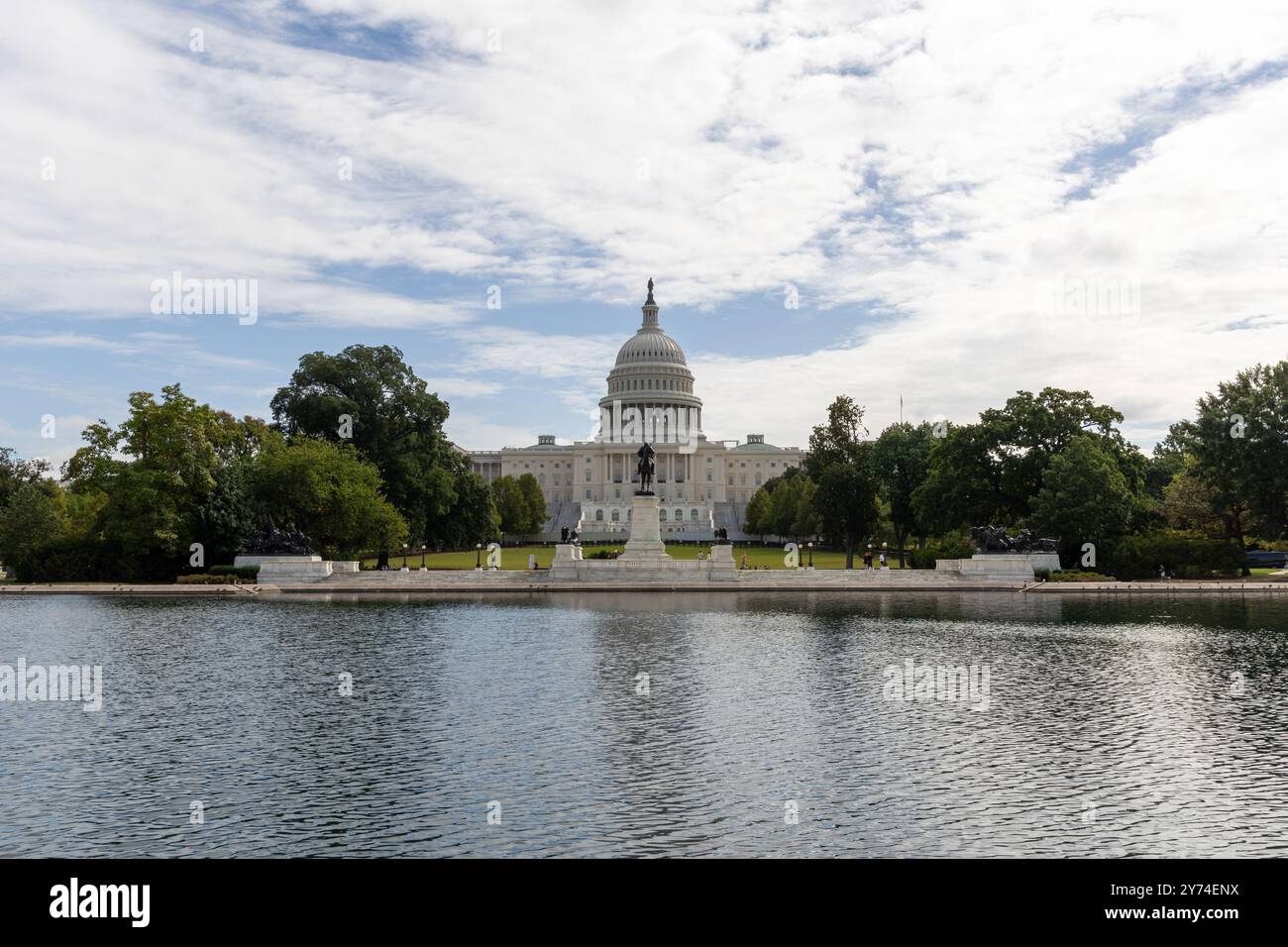 US Capitol building under cloudy skies Stock Photo - Alamy