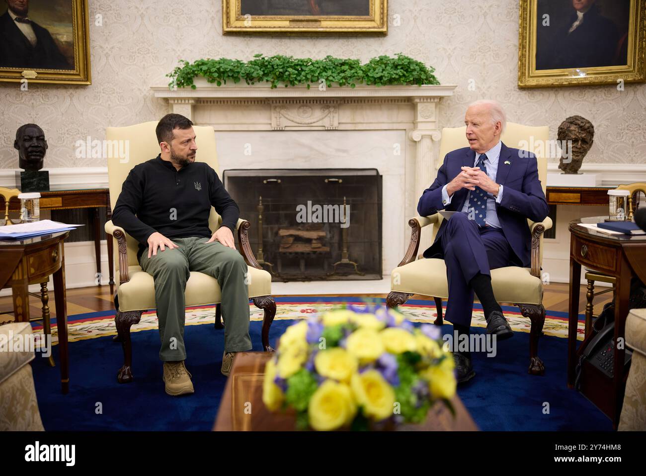President of Ukraine Volodymyr Zelensky met with President Joe Biden ...