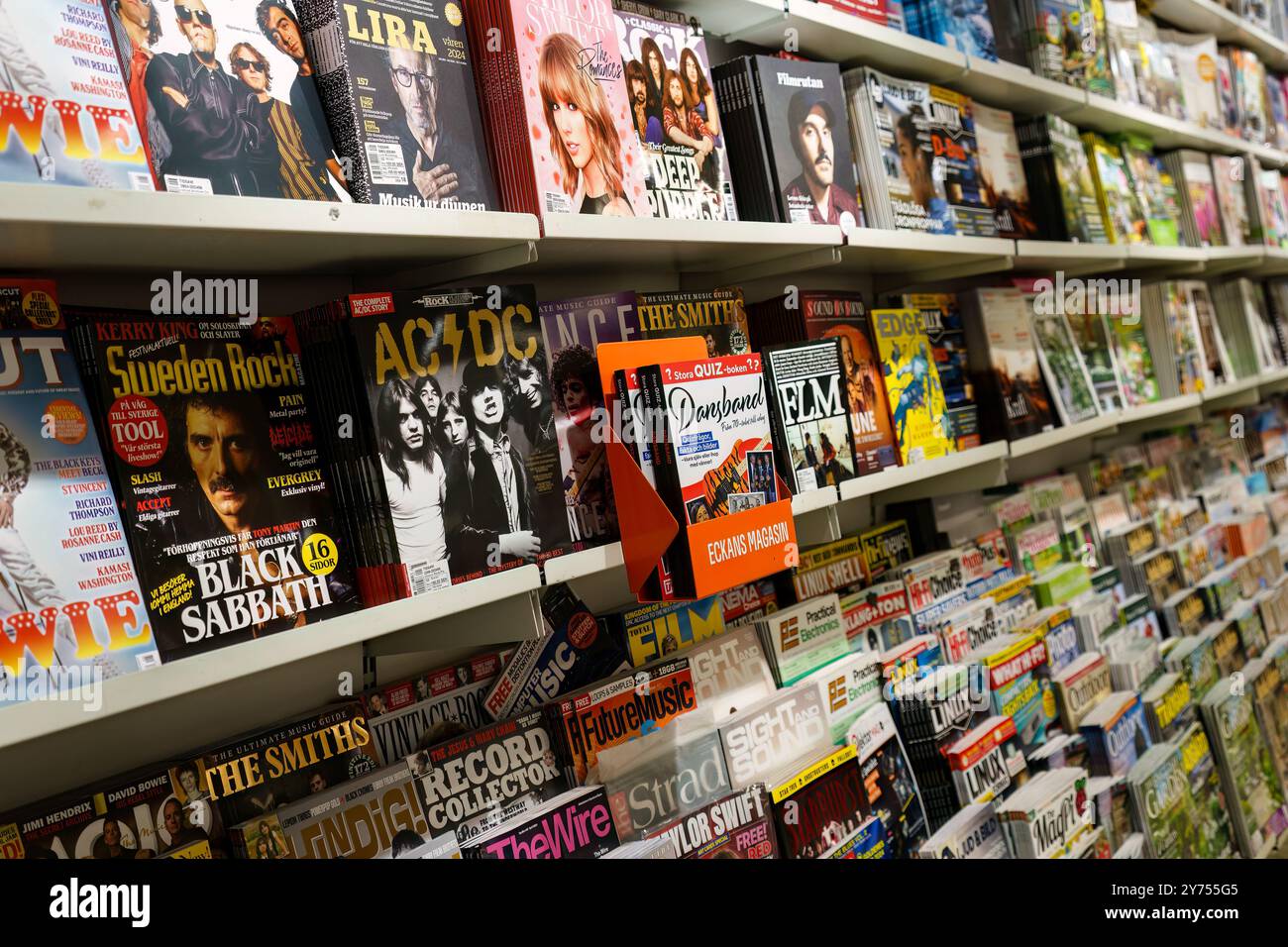 Lifestyle magazine covers hi-res stock photography and images - Alamy