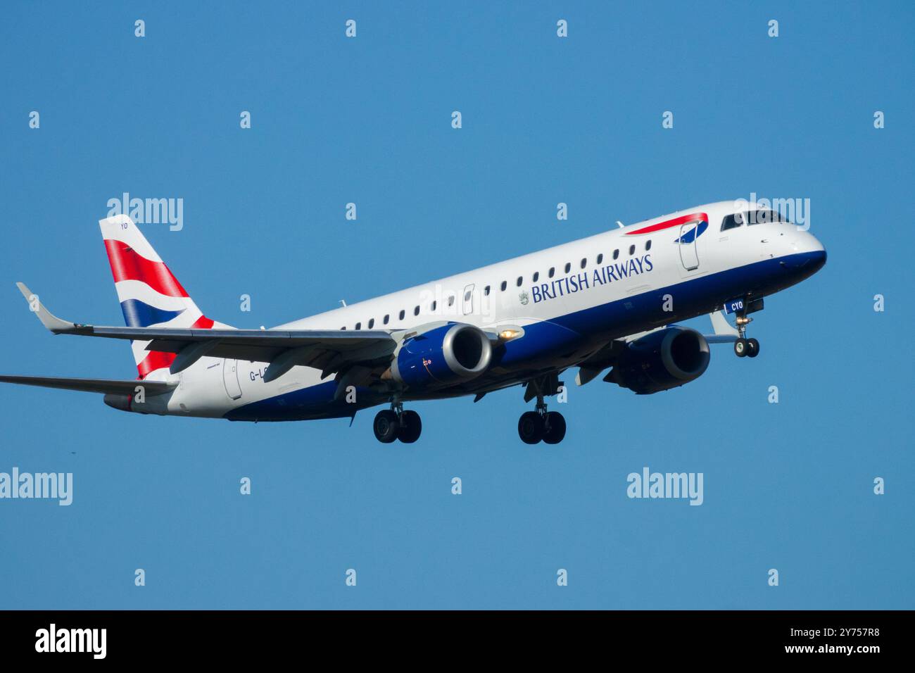 Embraer 190 hi-res stock photography and images - Alamy