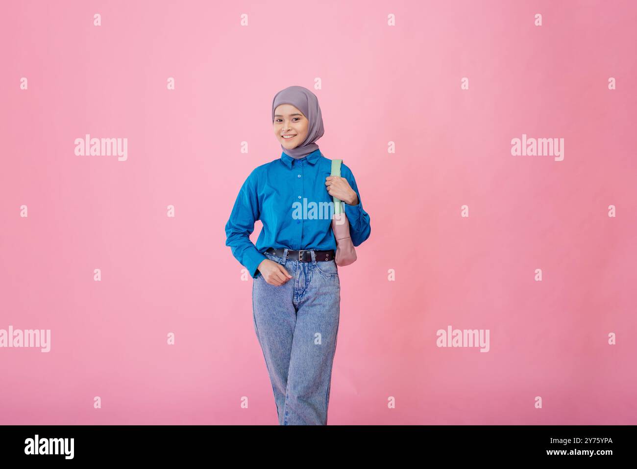 Young woman wearing pink hijab hi-res stock photography and images - Alamy