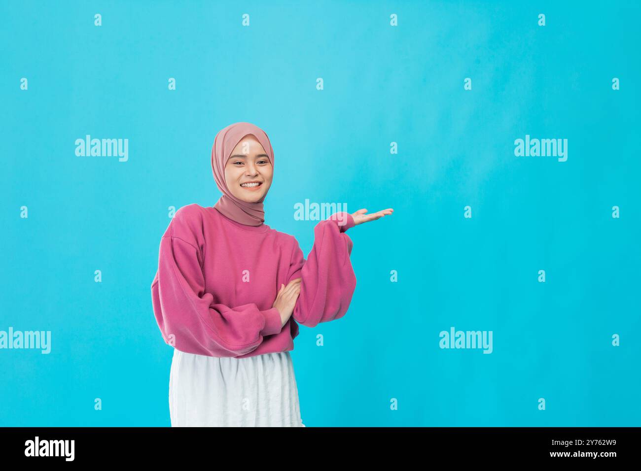Young woman wearing pink hijab hi-res stock photography and images - Alamy