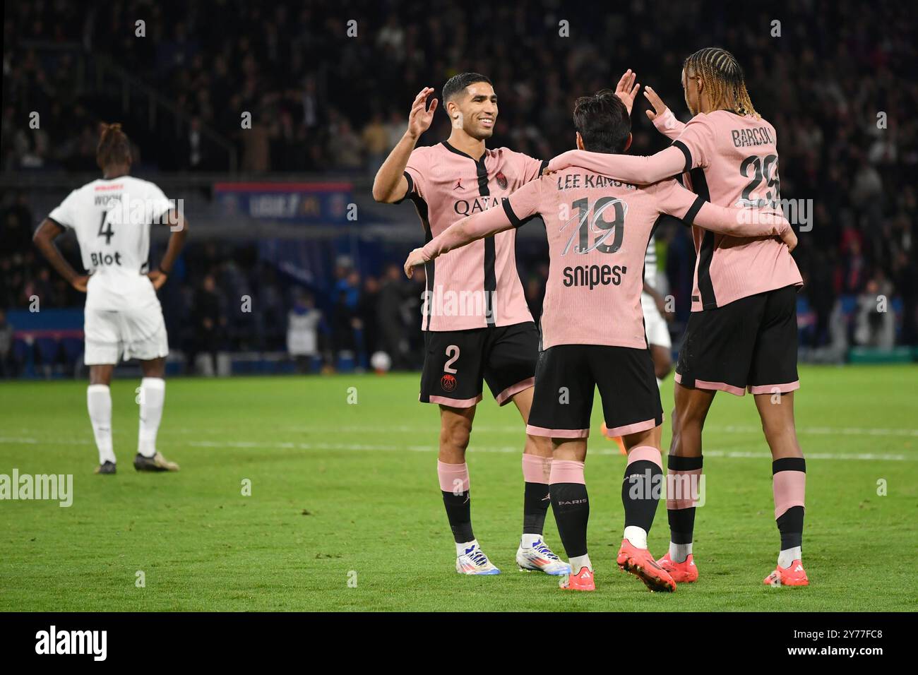 Paris, France. 28th Sep, 2024. Julien Mattia/Le Pictorium - 6e Journee de ligue 1 : PSG-Stade Rennais at Parc des Princes, on September 27th 2024 - 28/09/2024 - France/Ile-de-France (region)/Paris - celebration by Achraf Hakimi (L), Lee Kang-in (C) and Bradley Barcola (R) during the 6th Journee de ligue 1 Mc Donald's, between PSG and Stade Rennais at Parc des Princes, September 27, 2024 Credit: LE PICTORIUM/Alamy Live News Stock Photo