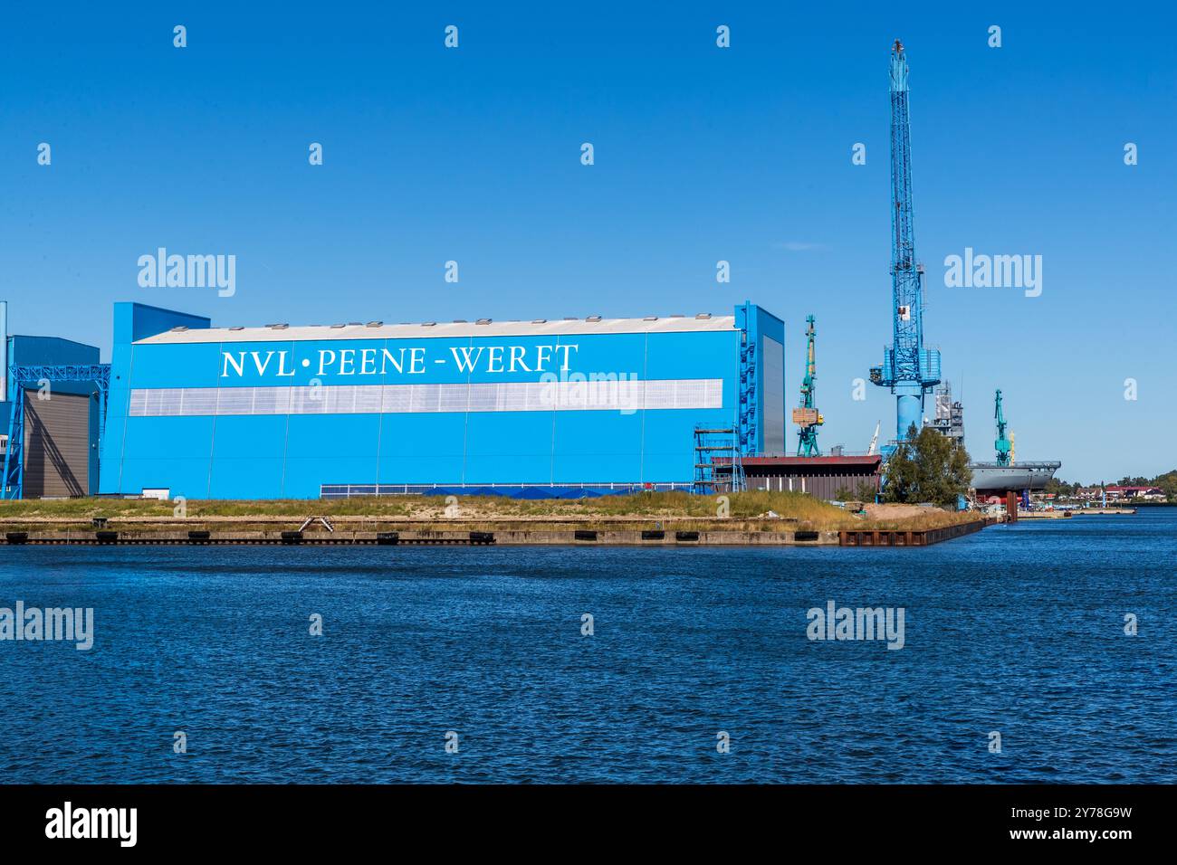 Peene shipyard on the Peene River near Wolgast. It has been part of the Naval Vessels Lürssen (NVL) Group since October 1, 2021. The Lürssen Peene shipyard in Wolgast builds warships and was thus able to avert insolvency. Wolgast on the island of Usedom, Mecklenburg-Vorpommern, Germany Stock Photo