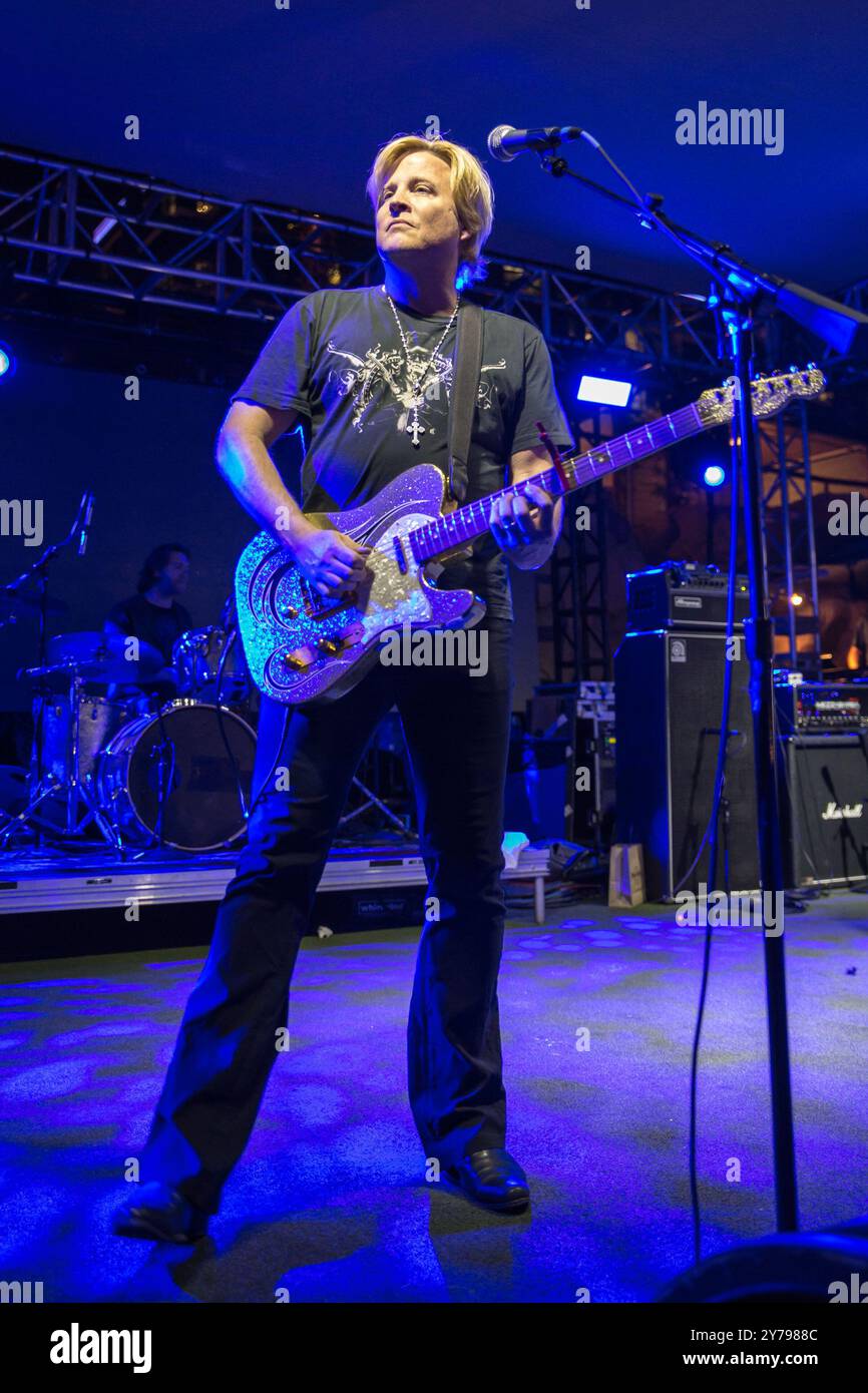Hard rock hotel las vegas pool hi-res stock photography and images - Alamy