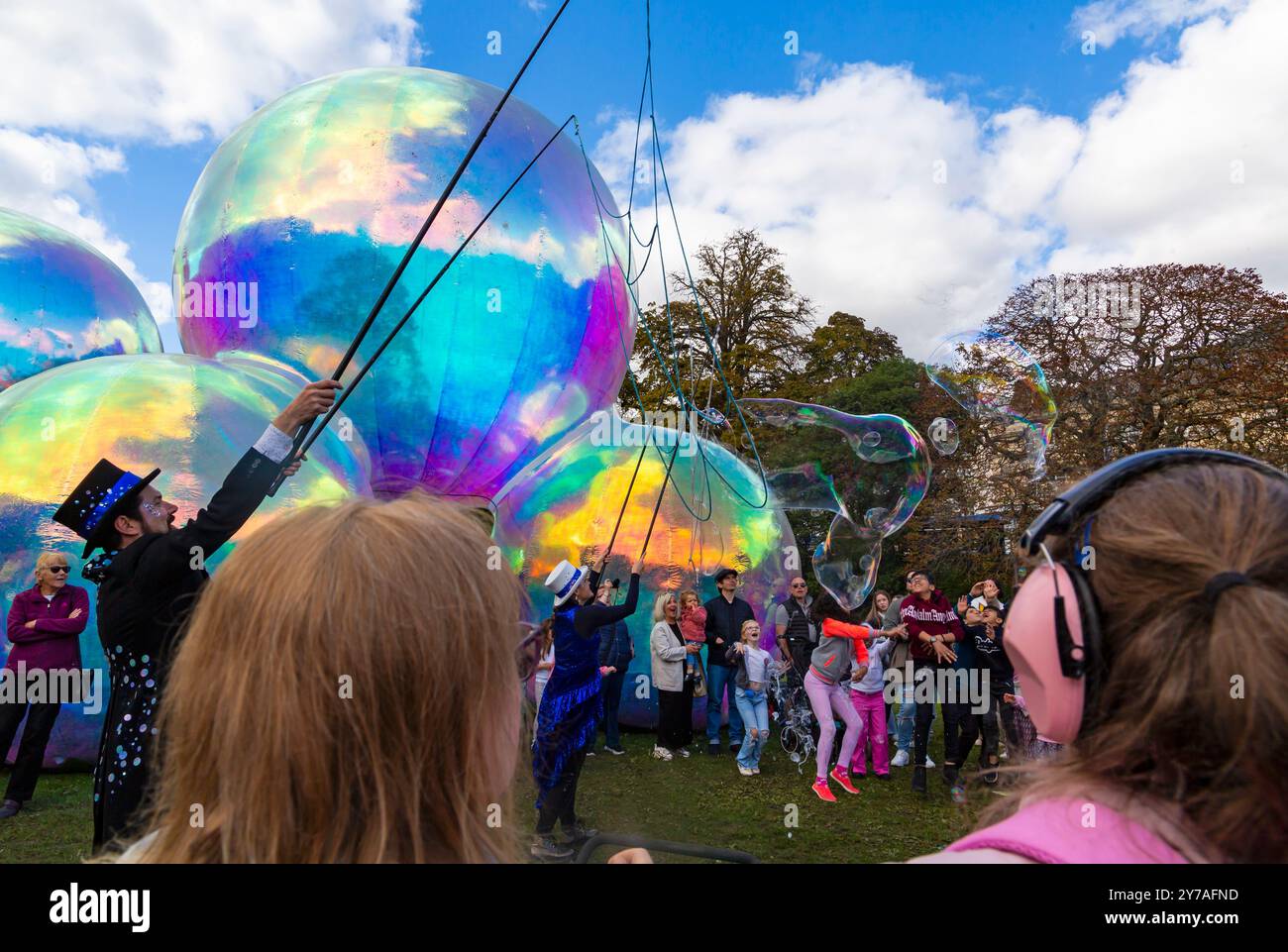 Bournemouth, Dorset, UK. 28th September 2024. Thousands flock to Bournemouth for the Arts by the Sea Festival with the theme of Taste, a fun time with quirky theatre, dance and music, providing spectacular shows and inspirational installations for free family entertainment. Audience young and old enjoy the Bubble Spectacular by Squidge & Pop. Credit: Carolyn Jenkins/Alamy Live News Stock Photo