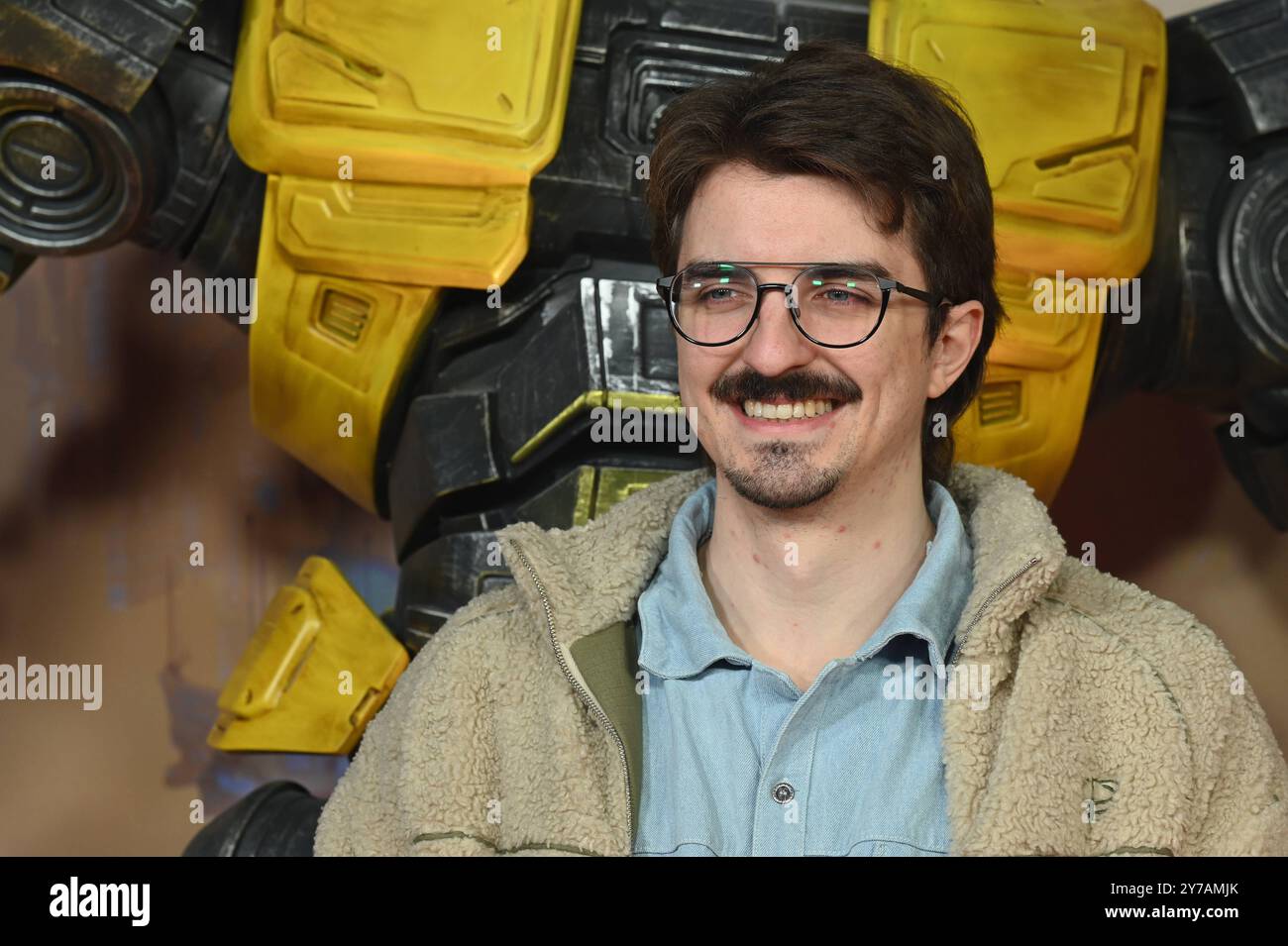 Twitch Streamer Rumathra spricht Deception Shockwave posiert als ...