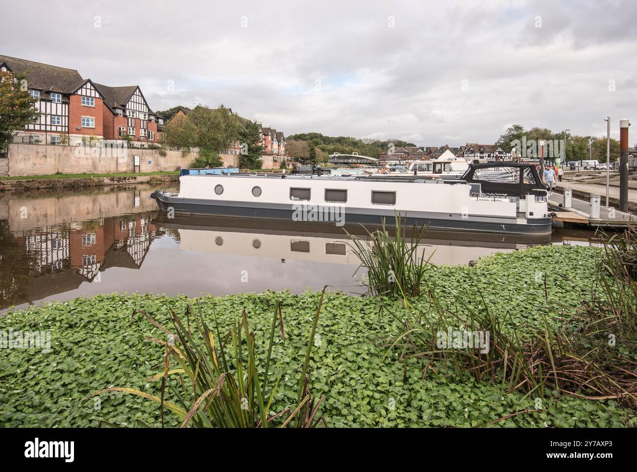 Narrowboat moorings northwich marina electrically operated swing bridge ...