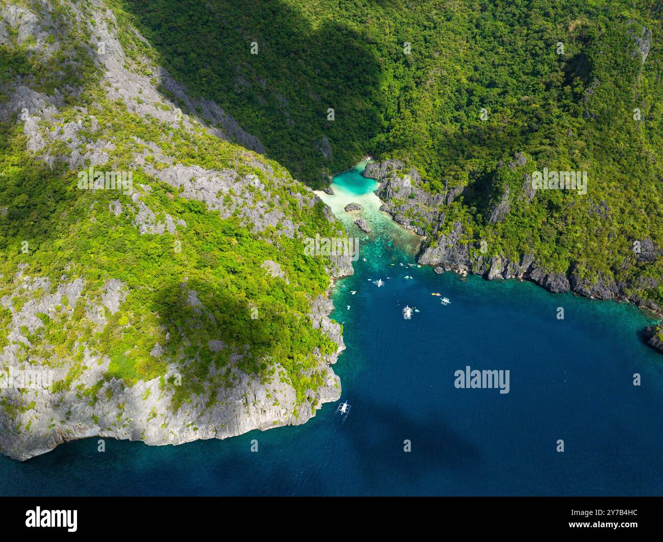 Cadlao island splendid limestone rocks hi-res stock photography and ...