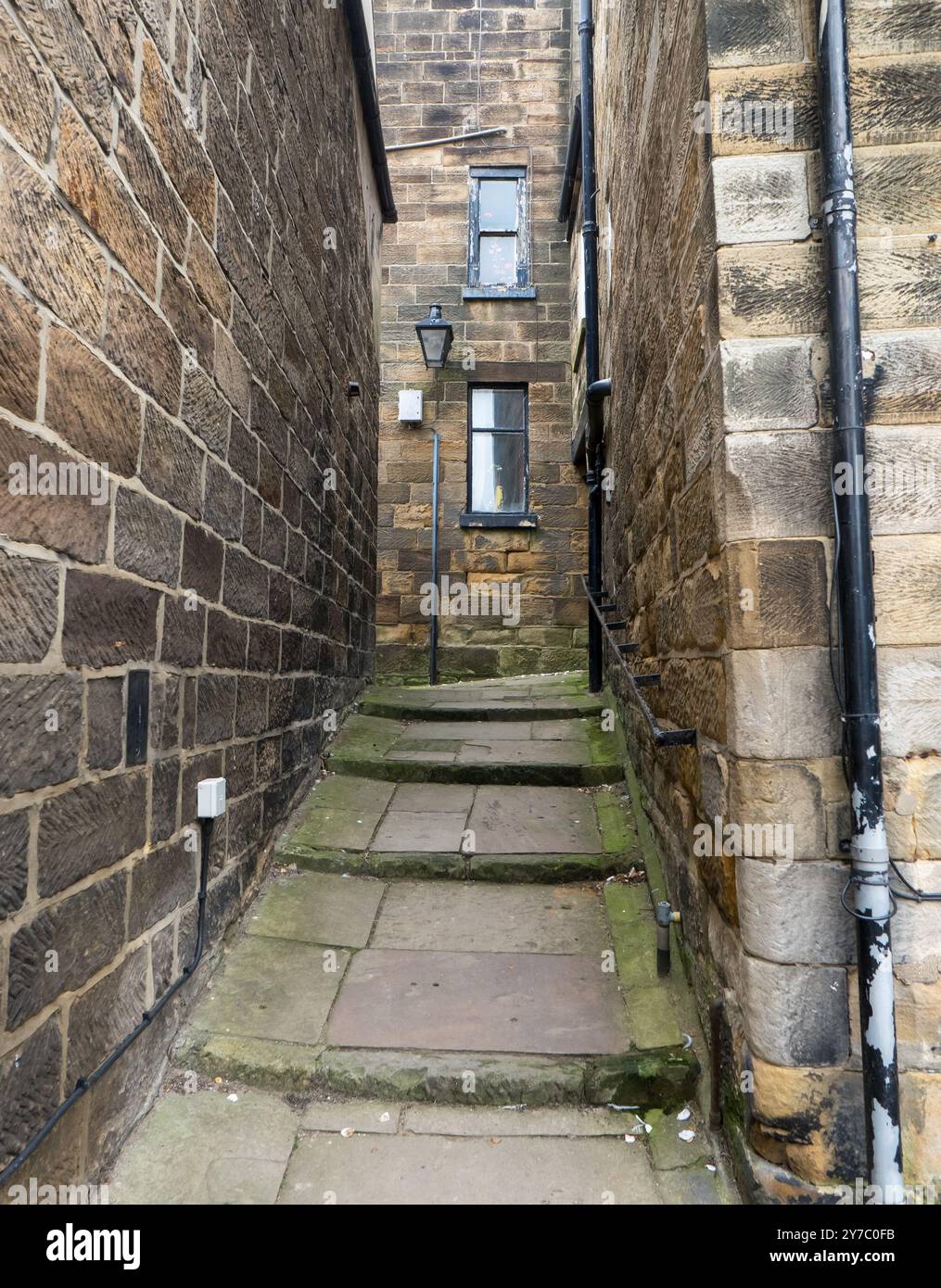 Narrow alley way Stock Photo - Alamy