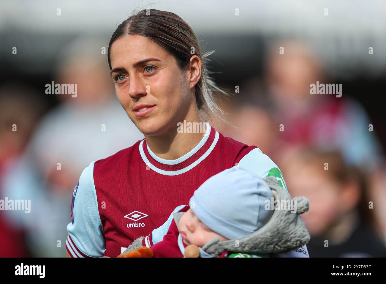 Soccer referee in tunnel hi-res stock photography and images - Alamy