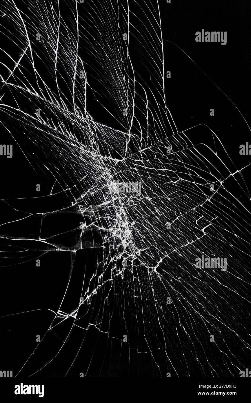 Broken and cracked tablet hi-res stock photography and images - Alamy, image size:866x1390