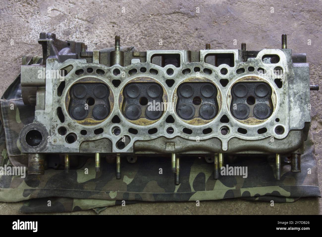 16 valve hi-res stock photography and images - Alamy
