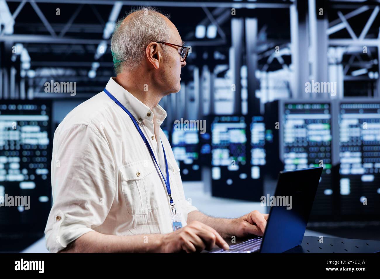 Supervisor Monitor Bandwidth monitoring hi-res stock photography and images - Alamy