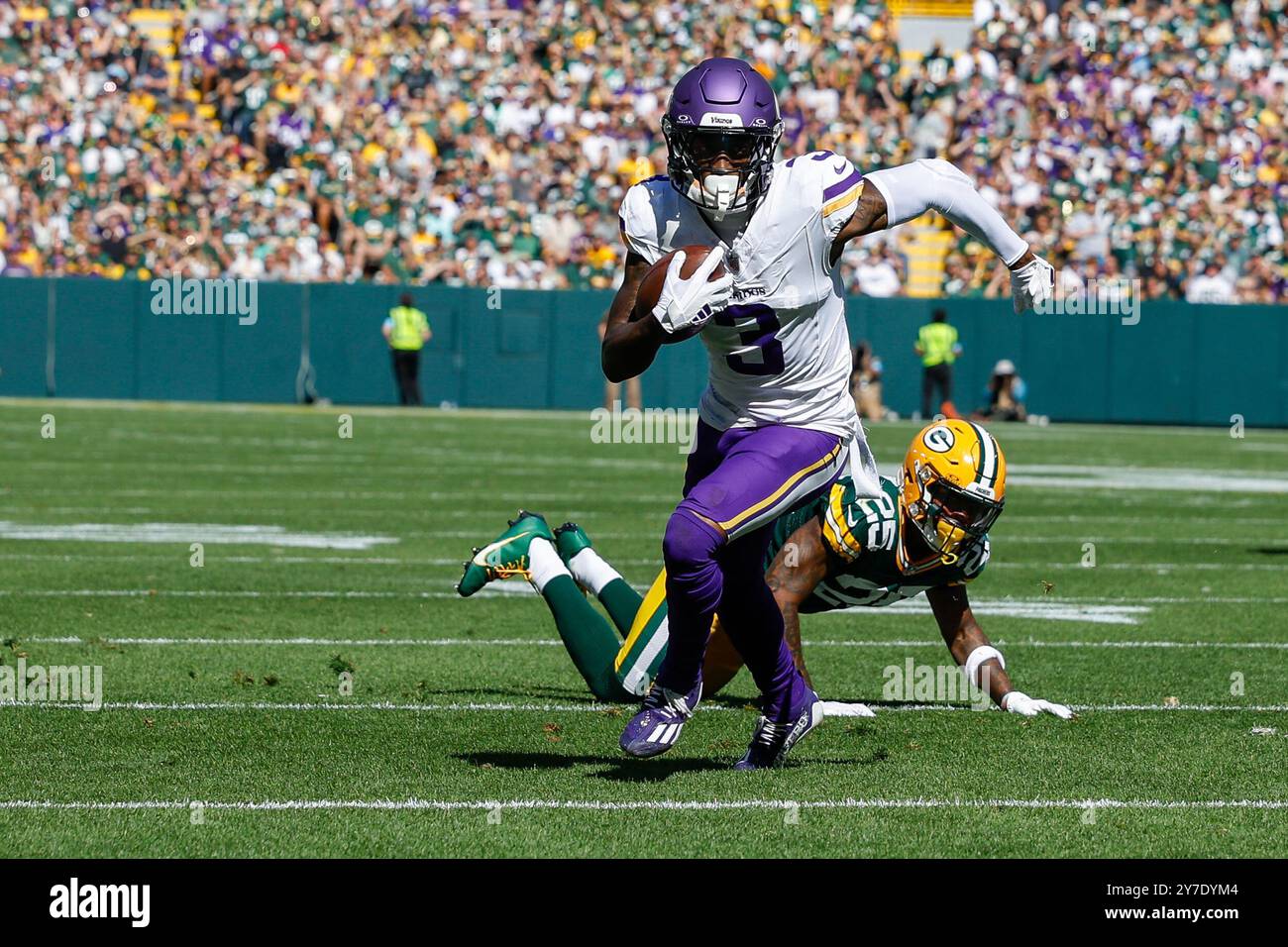 Green Bay, Wisconsin, USA. 29th Sep, 2024. Minnesota Vikings wide receiver Jordan Addison (3) runs for a 7 yard touchdown during the NFL football game between the Minnesota Vikings and the Green Bay Packers at Lambeau Field in Green Bay, Wisconsin. Darren Lee/CSM/Alamy Live News Stock Photo