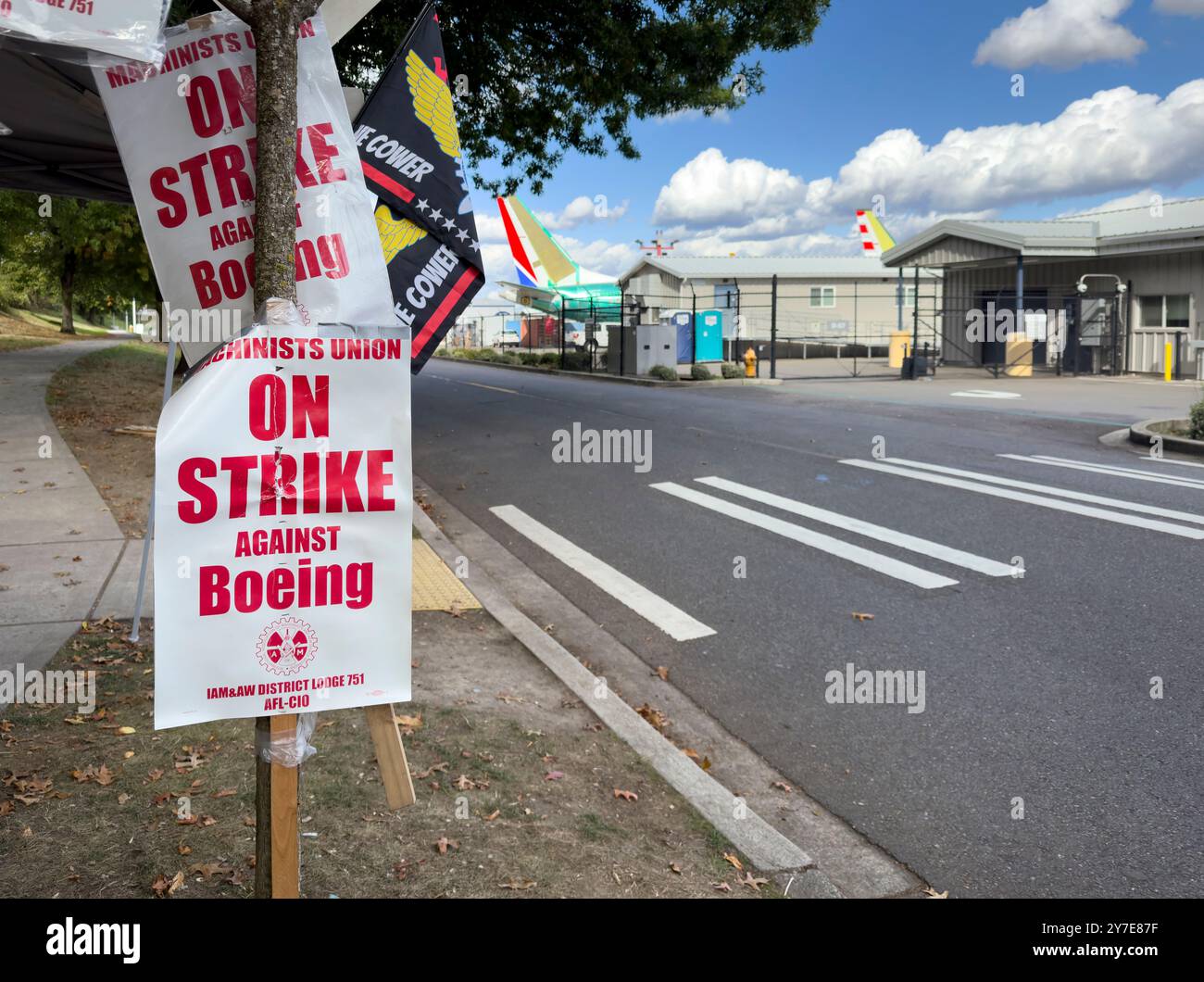 Boing Sign Machinists and aerospace workers hi-res stock photography and images ...