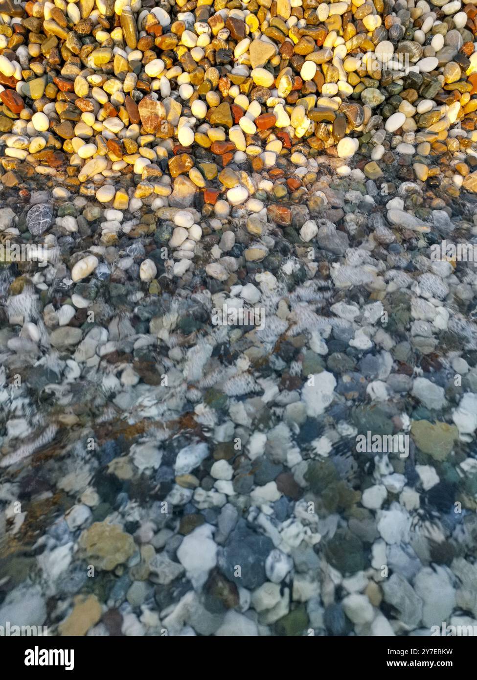 Rocky shoreline various sizes hi-res stock photography and images - Alamy